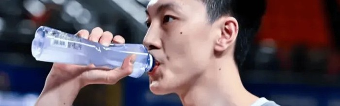 kaiyun-广东80-82新疆4坏消息！胡明轩徐杰没法看，二阵狂丢分，防守辣眼|全明星|焦泊乔|比赛|懒懒|CBA_新浪体育_新浪新闻